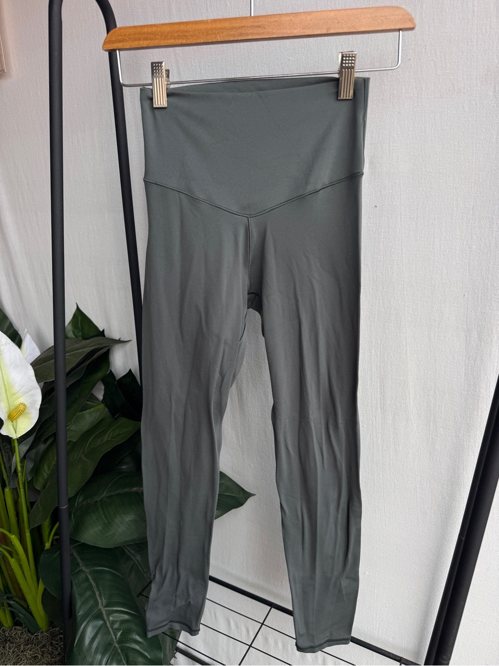 Aerie Chill Play Move High Waisted Grey Green Soft Leggings / Size S